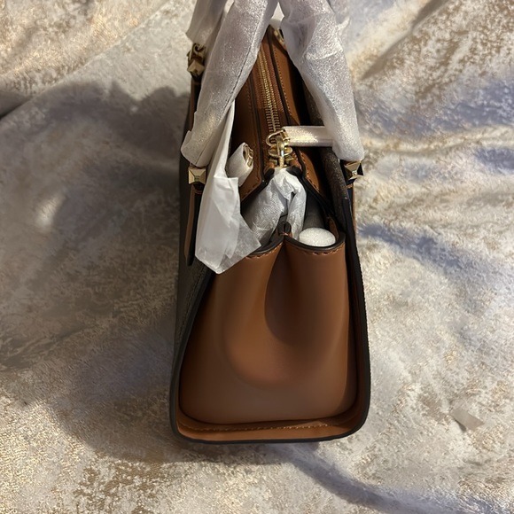 Michael kors cross body bag - Picture 11 of 11